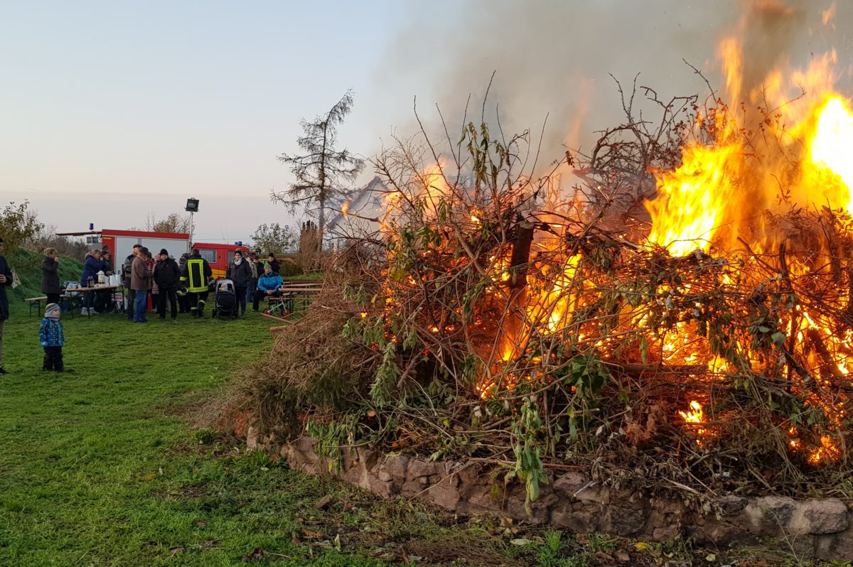 Martinsfeuer in Fraßdorf  – war auch 2019 wieder gut besucht