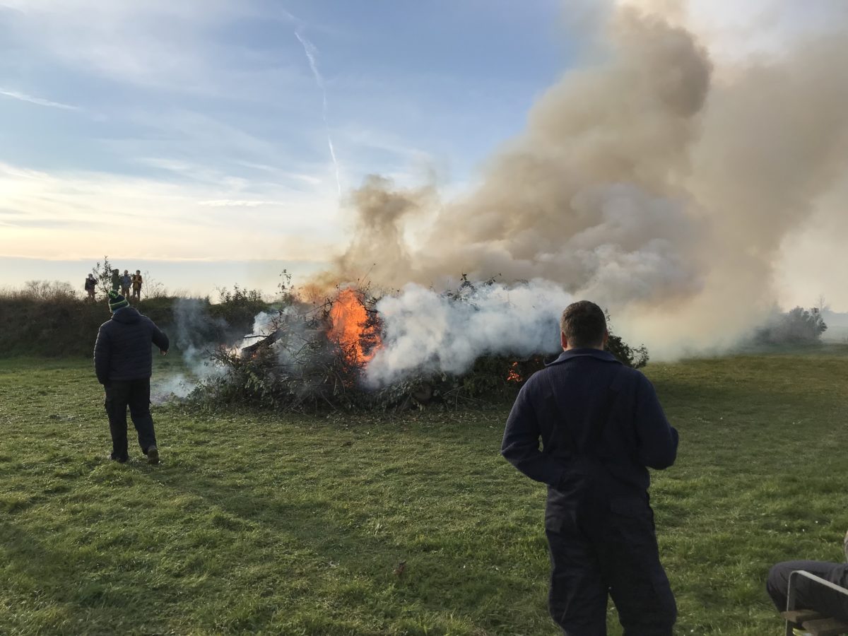 Das Traditionsfeuer  in Fraßdorf wurde entzündet…