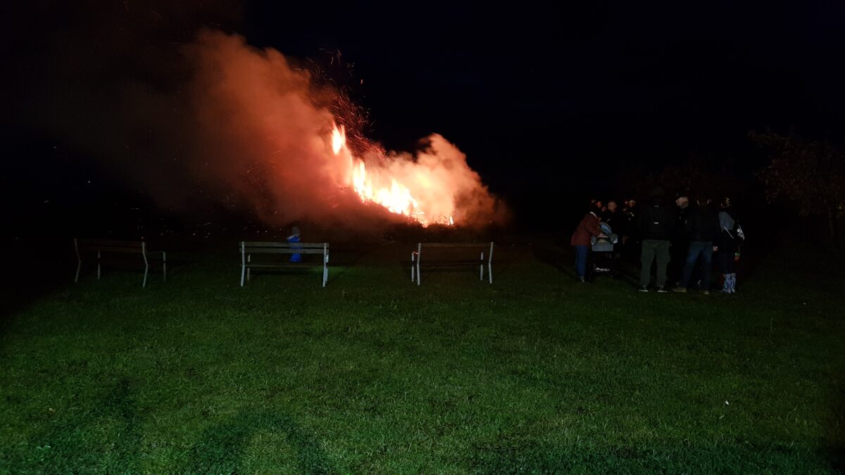 Traditionelles Martinsfeuer 2023 in Fraßdorf