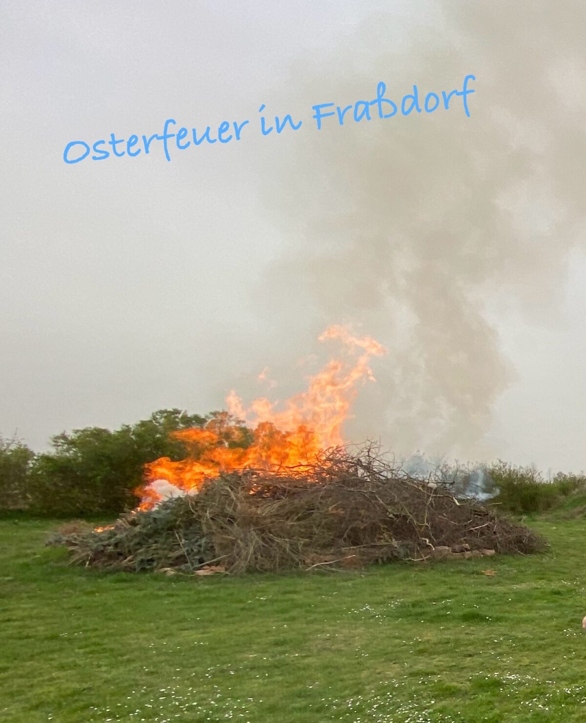Traditionelles Osterfeuer in Fraßdorf